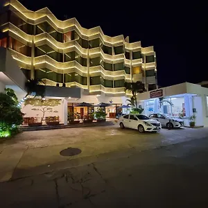 Plaza מלון